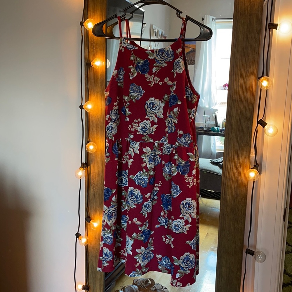 Medium women’s floral sundress.